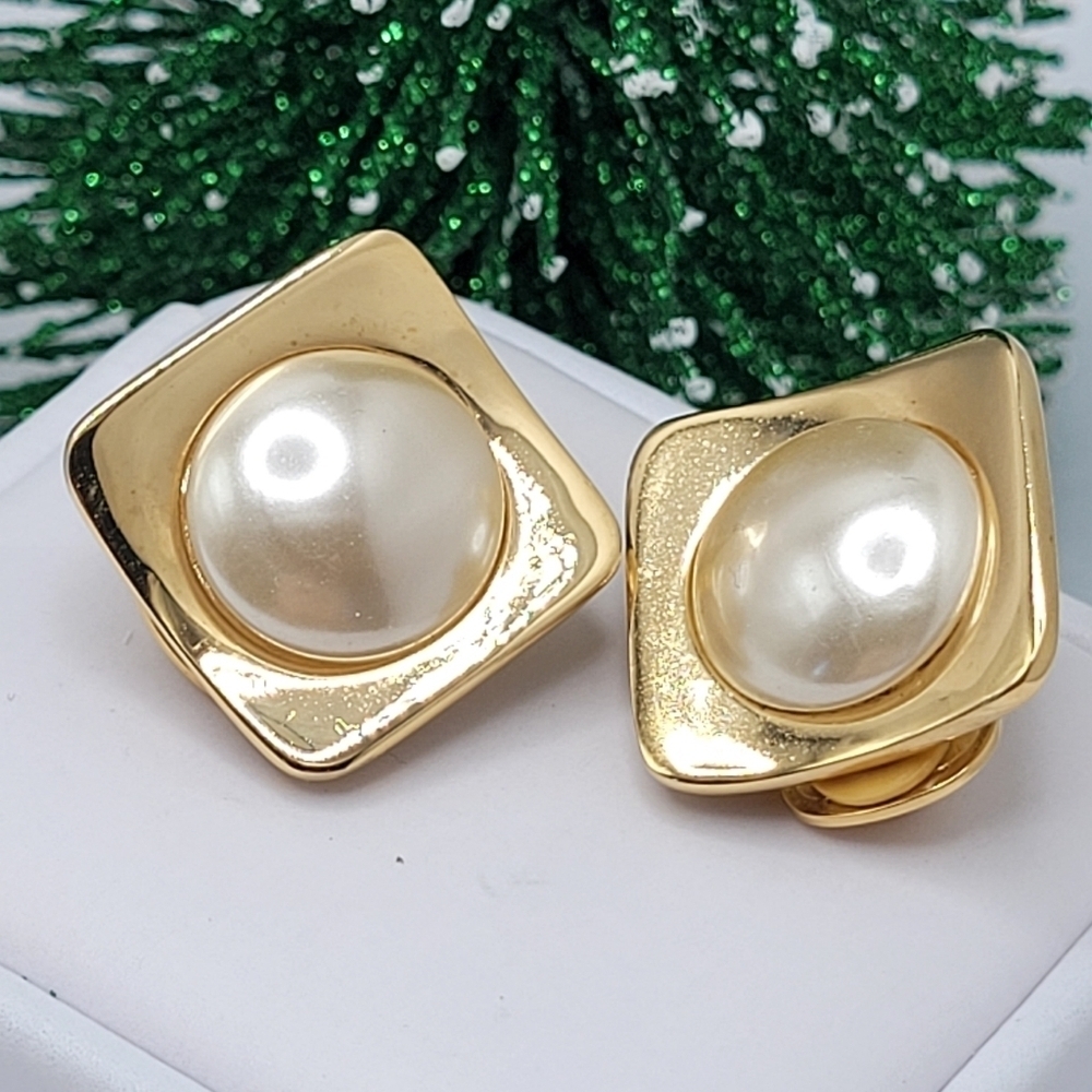 Faux Pearl Gold Marble Square White Clip On Earrings Casual Signed LP